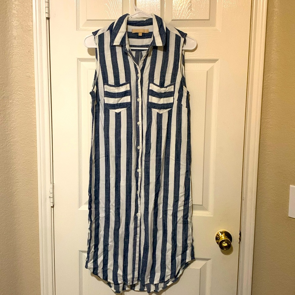 Sleeveless dress